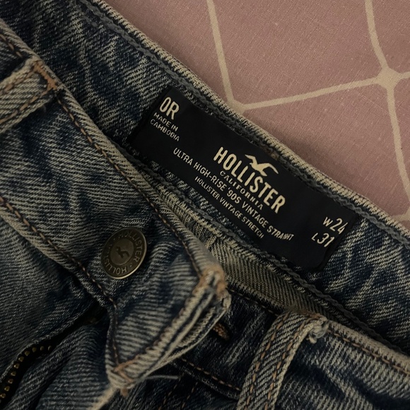 Hollister 90’s Straight Jeans - Picture 2 of 3